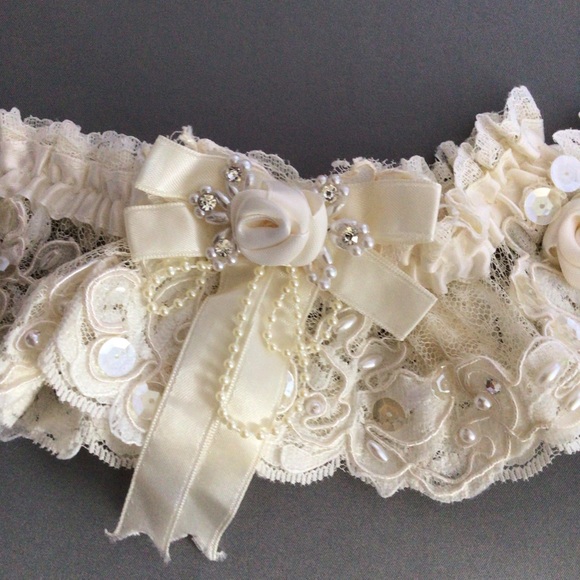Vintage wedding garter, ivory lace with pearls, sequins, and rhinestones - Picture 2 of 6
